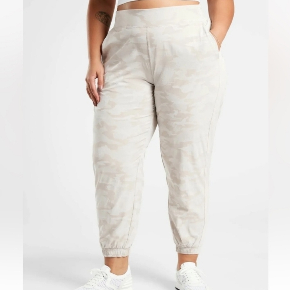 Athleta Brooklyn Camo Jogger Pant Sise plus 20 activewear